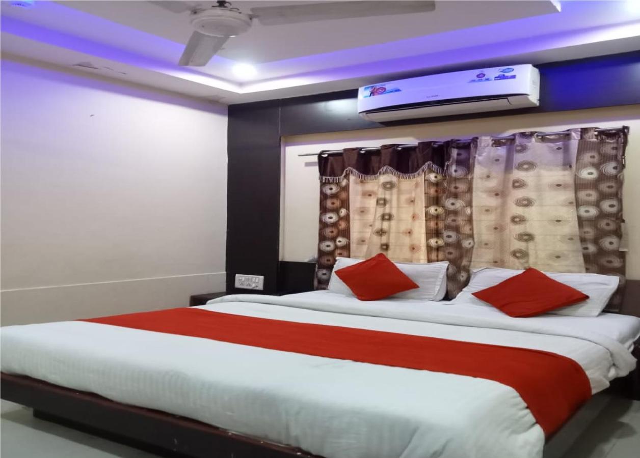 Hotel Krishna Palace Ahmadabad Zewnętrze zdjęcie