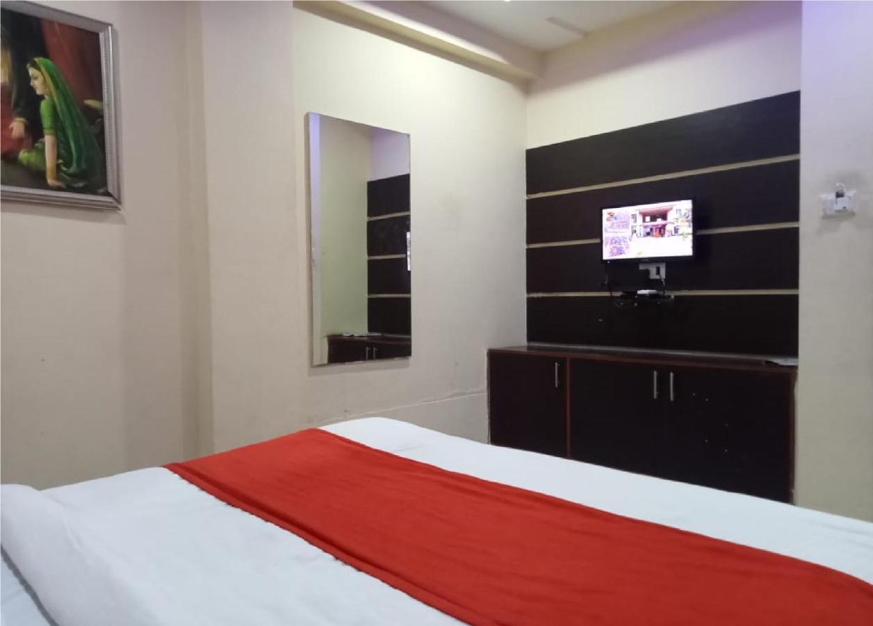 Hotel Krishna Palace Ahmadabad Zewnętrze zdjęcie