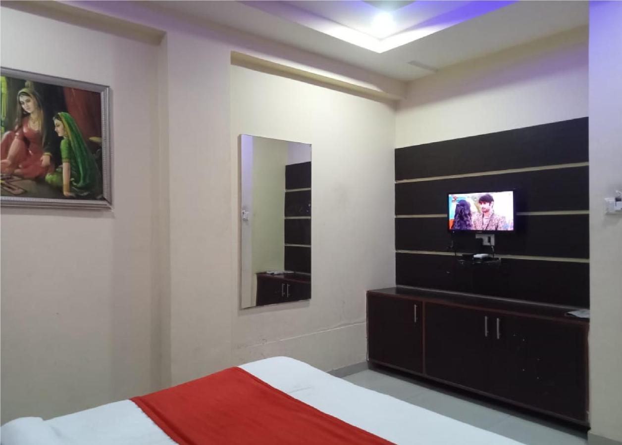 Hotel Krishna Palace Ahmadabad Zewnętrze zdjęcie