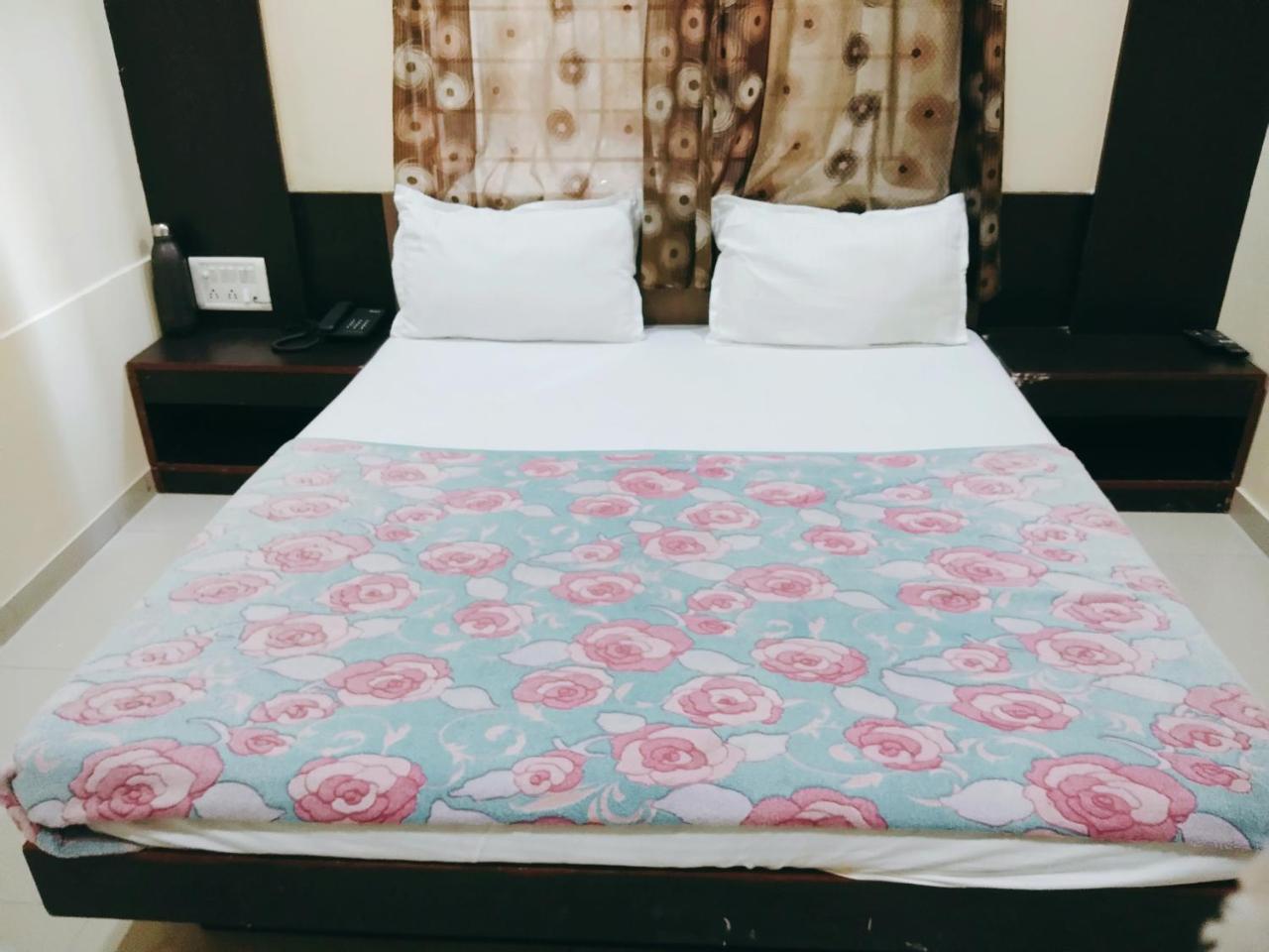 Hotel Krishna Palace Ahmadabad Zewnętrze zdjęcie