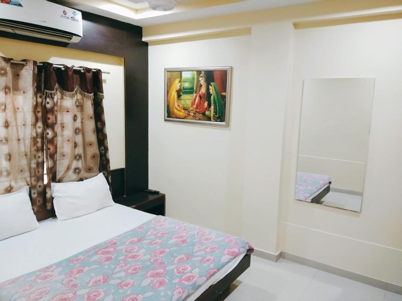Hotel Krishna Palace Ahmadabad Zewnętrze zdjęcie